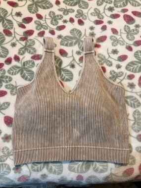 Zenana Outfitters Beige Ribbed V-Neck Crop Tank with built in bra